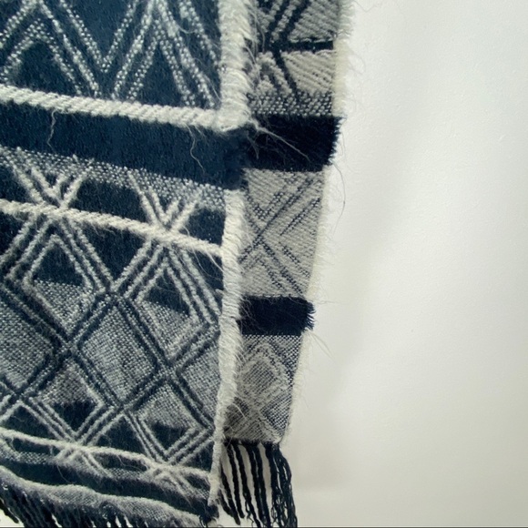 Open Front Poncho / Cape with Fringe - Picture 6 of 7